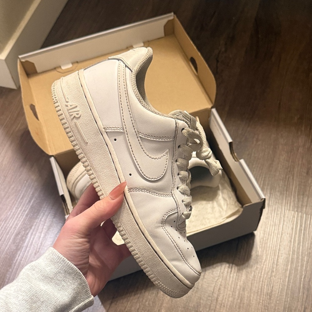 White Nike AF1